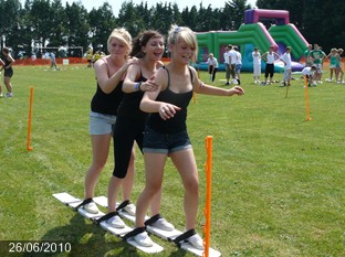 The girls try Grass Sking